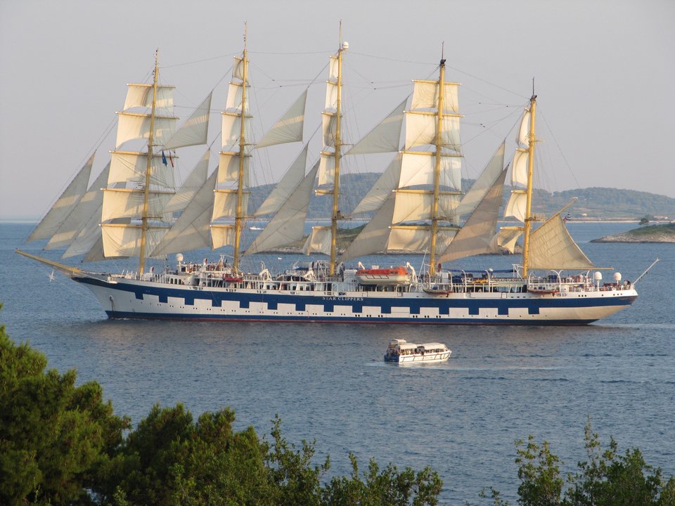 Το μεγαλύτερο ιστιοφόρο του κόσμου έφτασε στην Σκόπελο και έκλεψε τις εντυπώσεις [εικόνες] | iefimerida.gr 2