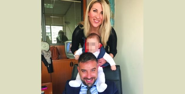 Σύζυγος βουλευτή του Λεβέντη πουλάει λουλούδια στη λαϊκή [εικόνες] | iefimerida.gr 0