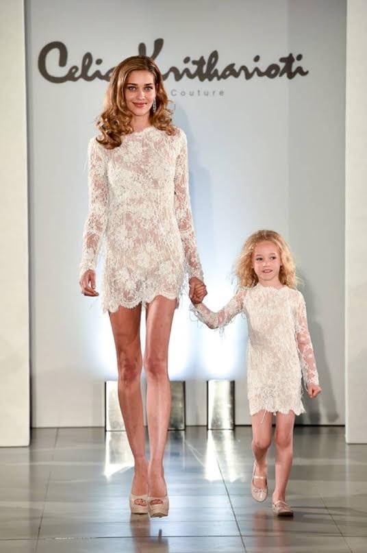 Ενα «αγγελάκι» πρωταγωνίστρια στο σόου της Σήλιας Κριθαριώτη στο Λονδίνο [εικόνες] | iefimerida.gr 0