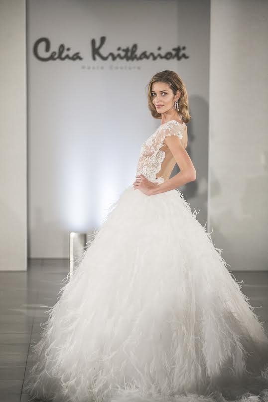 Ενα «αγγελάκι» πρωταγωνίστρια στο σόου της Σήλιας Κριθαριώτη στο Λονδίνο [εικόνες] | iefimerida.gr 3