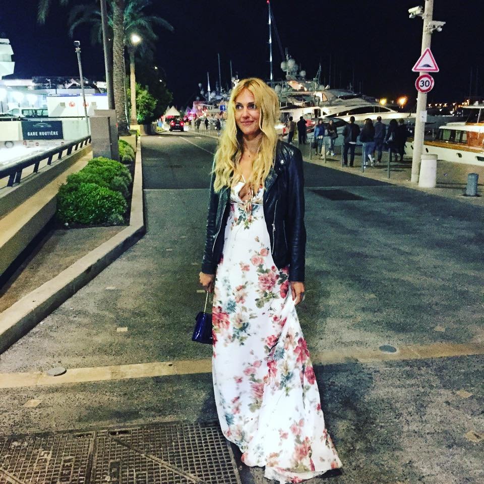 Αγνώριστη η Χουρέμ από τον «Σουλεϊμάν» -Η νέα ζωή στη Γερμανία με την κόρη της [εικόνες]  | iefimerida.gr 3