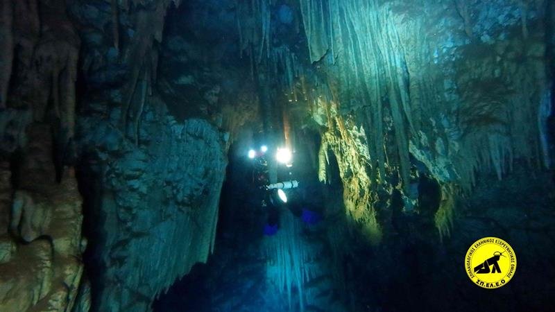Μαγεία: Κολυμπώντας στα υπόγεια σπήλαια της Αρκαδίας [βίντεο] | iefimerida.gr 3
