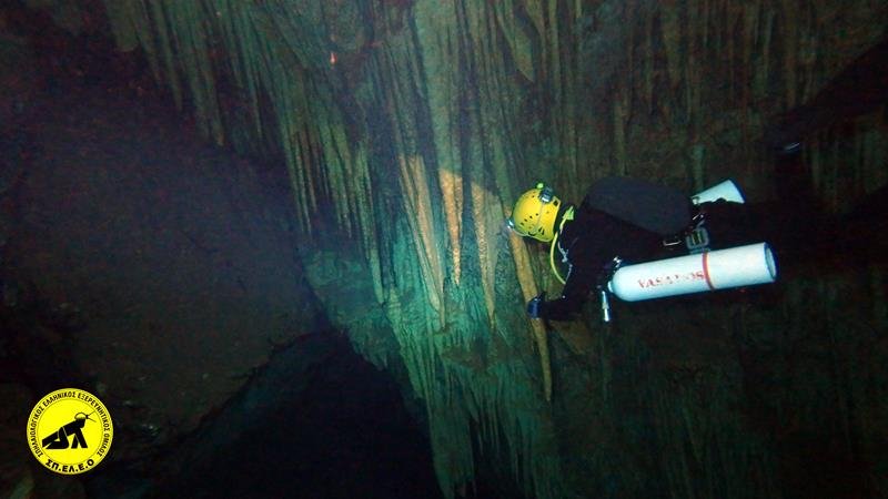 Μαγεία: Κολυμπώντας στα υπόγεια σπήλαια της Αρκαδίας [βίντεο] | iefimerida.gr 4