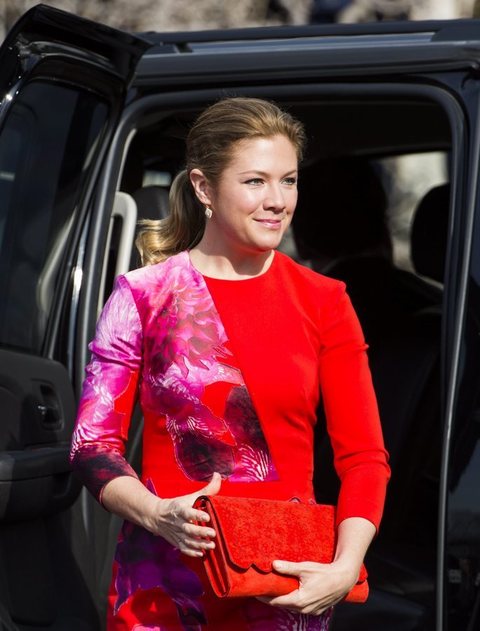 Εξαλλοι οι Καναδοί με τη σύζυγο του πρωθυπουργού -Την παρομοιάζουν με την Καρντάσιαν [εικόνες] | iefimerida.gr 0