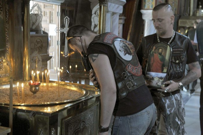 Μηχανόβιοι με τατουάζ στην εκκλησία:  Για προσκύνημα στην Κόρινθο οι «Λύκοι της Νύχτας» του Πούτιν [εικόνες] | iefimerida.gr 4