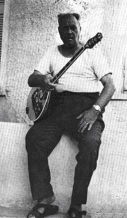 Μάρκος Βαμβακάρης: Η πολυτάραχη ζωή του «πατριάρχη» του ρεμπέτικου [εικόνες-βίντεο] | iefimerida.gr 8