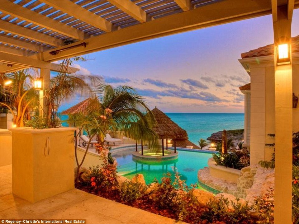 Στο «σφυρί» η βίλα του Prince -Στα 11,5 εκατ. ευρώ η απόλυτη πολυτέλεια στην Καραϊβική [εικόνες] | iefimerida.gr 0