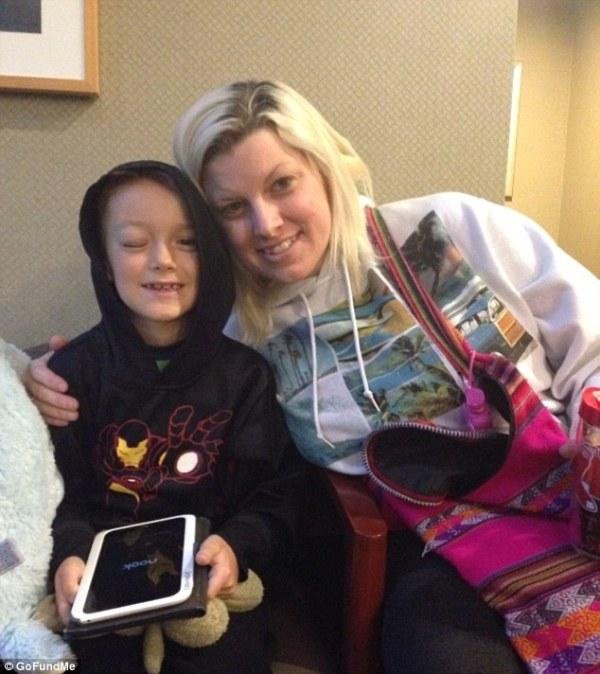 Με καρκίνο το παιδί που μάκραινε τα μαλλιά του για να τα δωρίσει σε καρκινοπαθείς [εικόνες] | iefimerida.gr 1