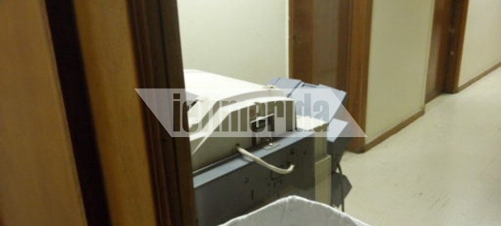 Δείτε τι σκέφτηκαν στο ΥΠΟΙΚ για να μην ακούν οι δημοσιογράφοι τις φωνές στην τηλεδιάσκεψη [εικόνες] | iefimerida.gr 1