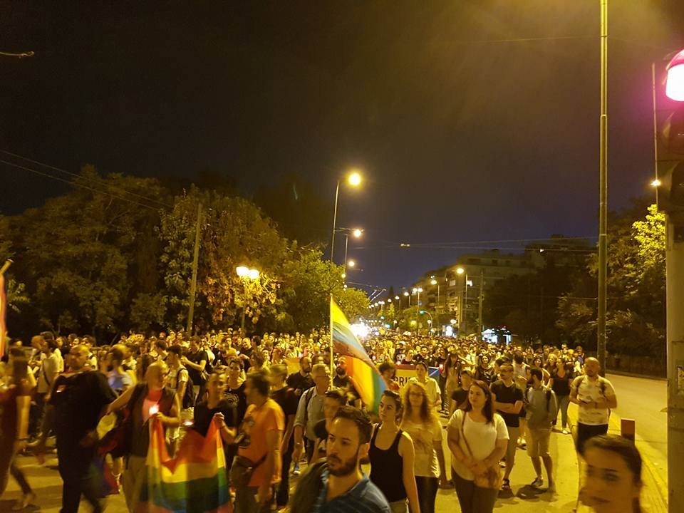 Πλήθος κόσμου στην πορεία συμπαράστασης στα θύματα του Ορλάντο [εικόνες] | iefimerida.gr 2