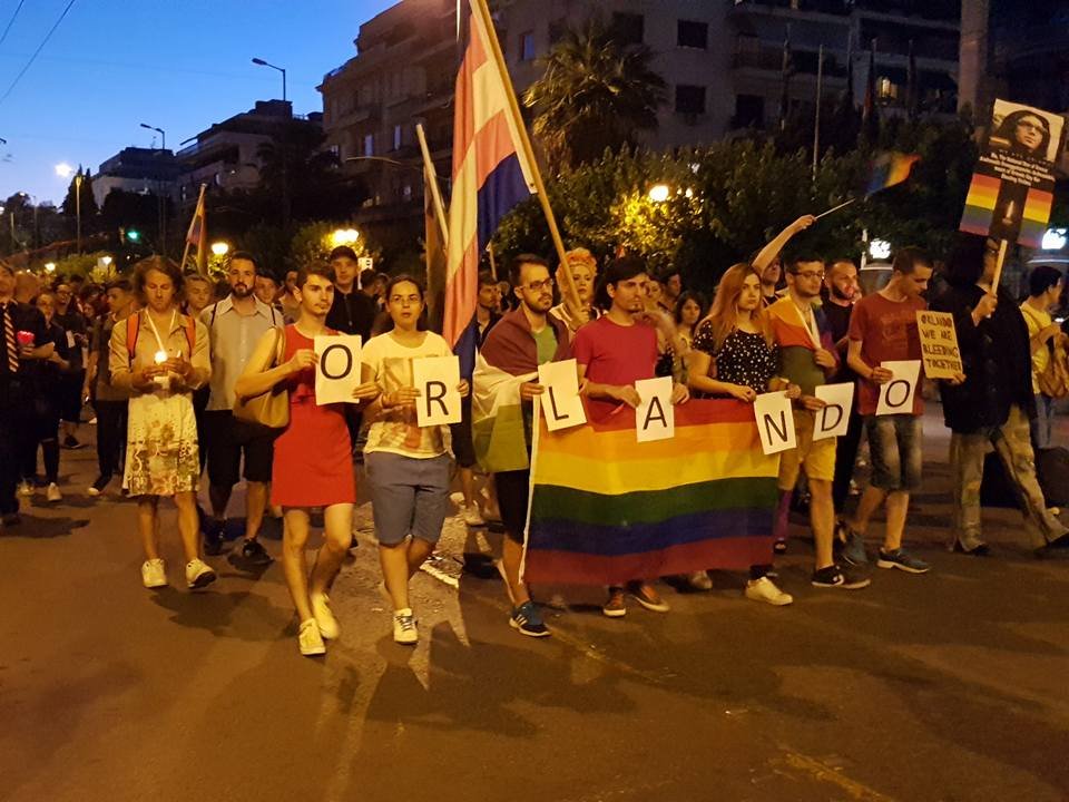 Πλήθος κόσμου στην πορεία συμπαράστασης στα θύματα του Ορλάντο [εικόνες] | iefimerida.gr 0