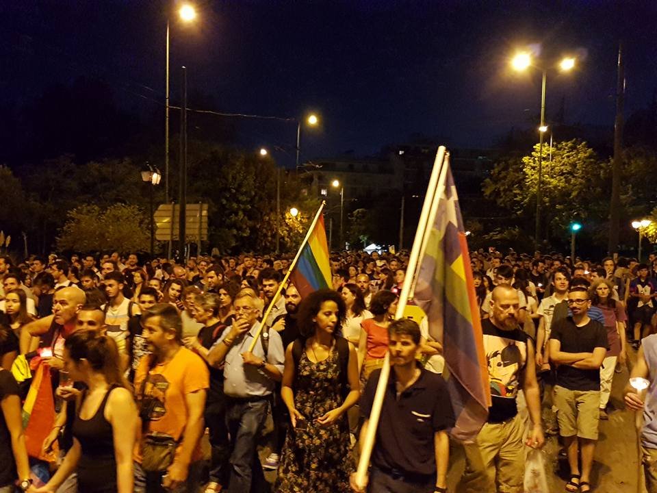 Πλήθος κόσμου στην πορεία συμπαράστασης στα θύματα του Ορλάντο [εικόνες] | iefimerida.gr 1