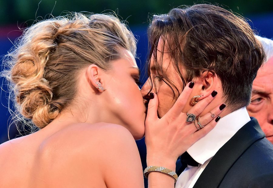 Αμπερ Χερντ: Κατηγορείται για οικογενειακή βία-Πλάκωσε στο ξύλο την πρώην της [εικόνες] | iefimerida.gr 0