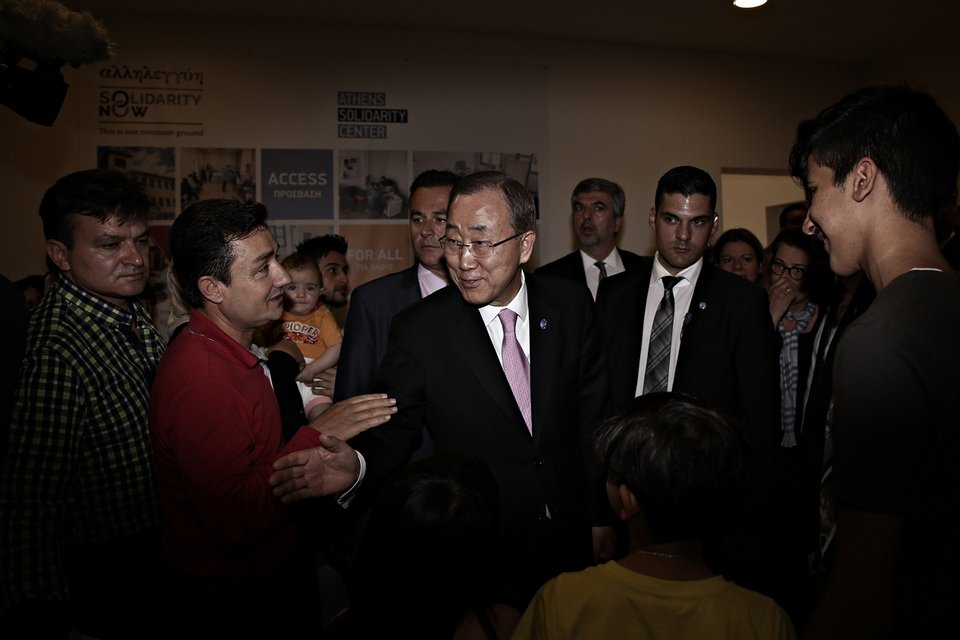 Στην ΜΚΟ «Solidarity Νow» ο γ.γ. του ΟΗΕ Μπαν Κι Μουν: Επρεπε να χτίζουμε γέφυρες, όχι τείχη [εικόνες] | iefimerida.gr 6