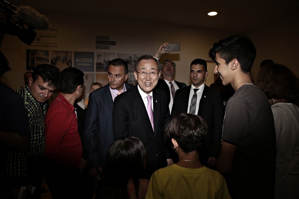 Στην ΜΚΟ «Solidarity Νow» ο γ.γ. του ΟΗΕ Μπαν Κι Μουν: Επρεπε να χτίζουμε γέφυρες, όχι τείχη [εικόνες] | iefimerida.gr 5