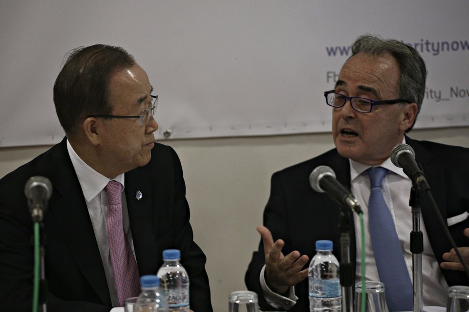 Στην ΜΚΟ «Solidarity Νow» ο γ.γ. του ΟΗΕ Μπαν Κι Μουν: Επρεπε να χτίζουμε γέφυρες, όχι τείχη [εικόνες] | iefimerida.gr 2