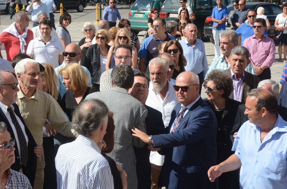 Θρήνος στην κηδεία της κόρης του Νίκου Νικολόπουλου [εικόνες & βίντεο] | iefimerida.gr 4