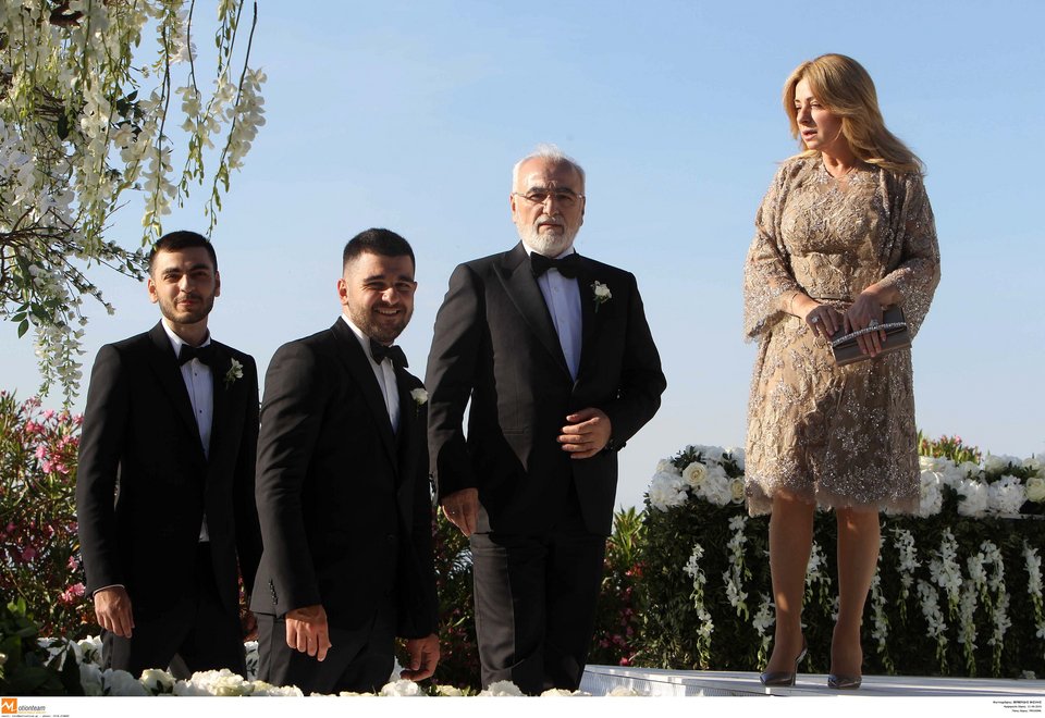 Λάμψη από Χόλιγουντ στο γάμο του γιου του Σαββίδη -Πριγκιπικό το νυφικό της καλλονής Γιάννας [εικόνες]  | iefimerida.gr 3