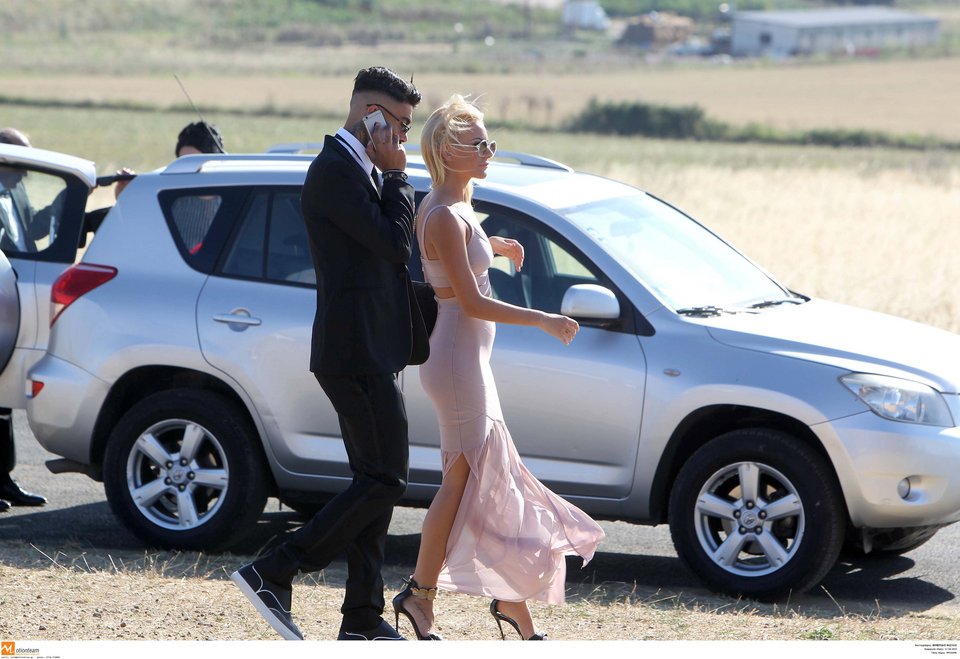 Λάμψη από Χόλιγουντ στο γάμο του γιου του Σαββίδη -Πριγκιπικό το νυφικό της καλλονής Γιάννας [εικόνες]  | iefimerida.gr 6