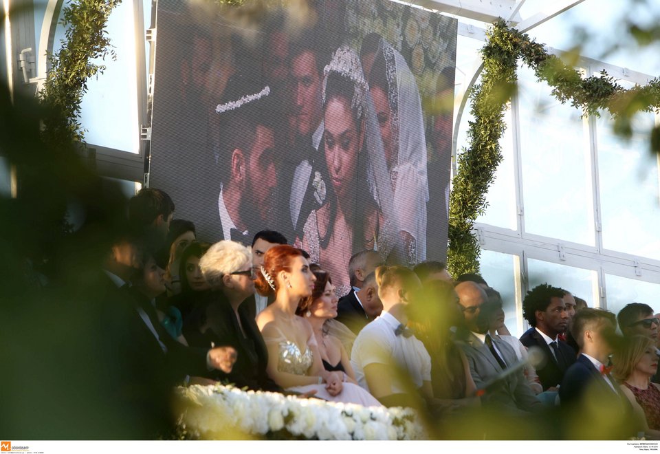 Λάμψη από Χόλιγουντ στο γάμο του γιου του Σαββίδη -Πριγκιπικό το νυφικό της καλλονής Γιάννας [εικόνες]  | iefimerida.gr 0