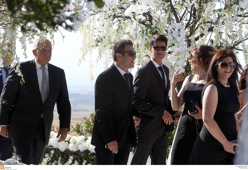 Λάμψη από Χόλιγουντ στο γάμο του γιου του Σαββίδη -Πριγκιπικό το νυφικό της καλλονής Γιάννας [εικόνες]  | iefimerida.gr 7