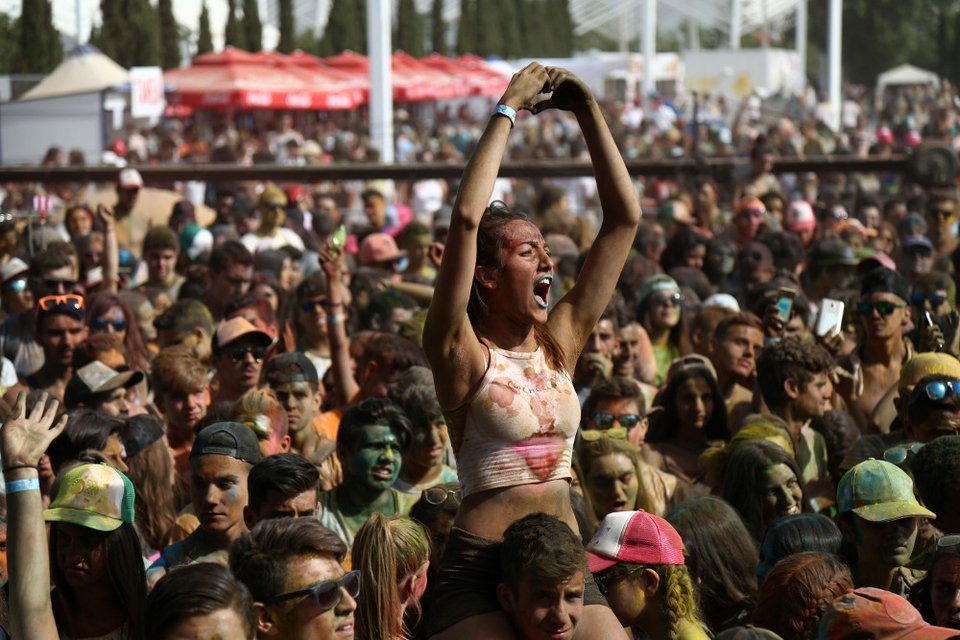 Γέμισε χρώματα και νεολαία το ΟΑΚΑ -Για το «Colour Day Festival» [εικόνες] | iefimerida.gr 2