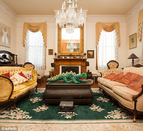 Τρομακτική διαμονή: Υπνος σε στοιχειωμένες βίλες, γραφεία τελετών, δωμάτια φρενοκομείου [εικόνες] | iefimerida.gr 12