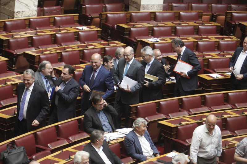 Αποχώρησε η ΝΔ από τη Βουλή -Λόγω της τροπολογίας για τις offshore | iefimerida.gr 1