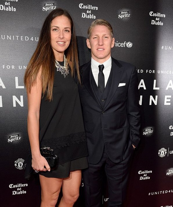 Οι σέξι γυναίκες του EURO - Οι καλλονές σύντροφοι των ποδοσφαιριστών [εικόνες] | iefimerida.gr 14