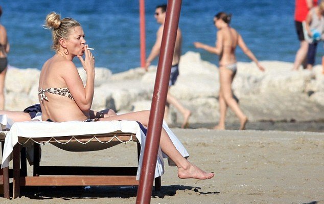 Η Κέιτ Μος μεγάλωσε δραματικά -Δείτε την με τα εσώρουχα στη Βενετία [εικόνες] | iefimerida.gr 4