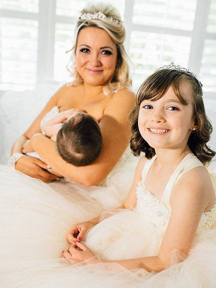 Νύφη θήλασε το μωρό της κατά τη διάρκεια του γάμου της [εικόνες] | iefimerida.gr 1