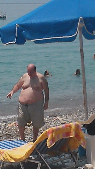 Ο Νίκος Φίλης με μαγιό στην παραλία της Καλαμάτας [εικόνες] | iefimerida.gr 0