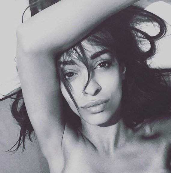 Ελένη Φουρέιρα: Σε αισθησιακή πόζα γυμνή στο κρεβάτι της [εικόνα] | iefimerida.gr 0