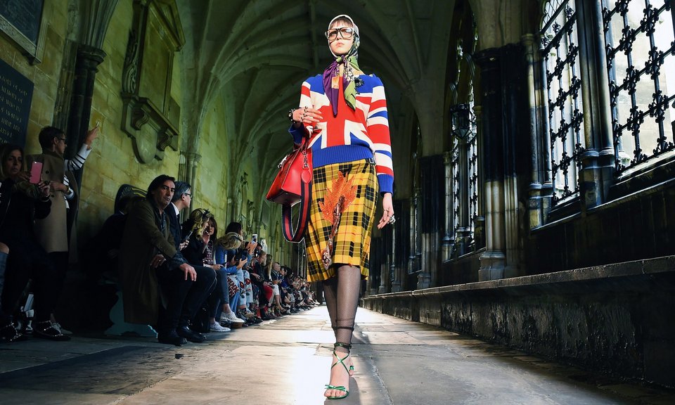 Η Gucci έκανε επίδειξη εκεί που παντρεύτηκε η Κέιτ τον Γουίλιαμ[εικόνες] | iefimerida.gr 0