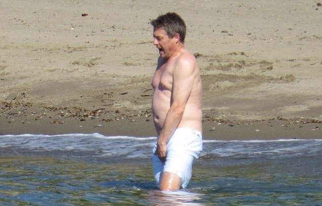 Μεγάλωσε, βάρυνε και πάχυνε ο Χιου Γκραντ [εικόνες] | iefimerida.gr 2