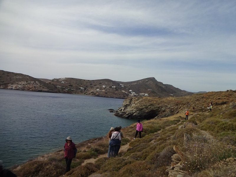 Ιος: 13,5 χιλιόμετρα μαγευτικής πεζοπορίας- Ανάμεσα σε θυμάρια, αμάραντους και απόμερες παραλίες [εικόνες] | iefimerida.gr 1