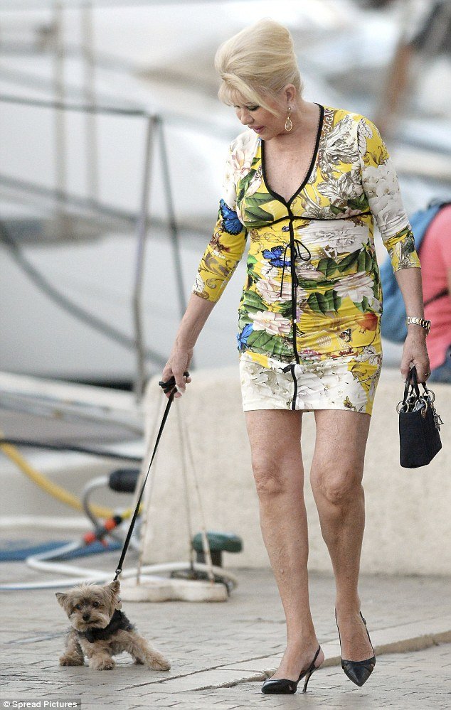 To απίστευτο μίνι φόρεμα της Ιβάνα Τραμπ, στα 67 της [εικόνες] | iefimerida.gr 0