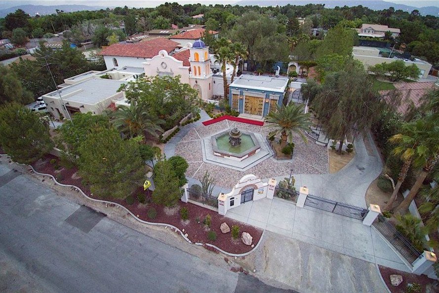 Η βίλα του θρύλου της ποπ Μάικλ Τζάκσον στο Λας Βέγκας βγήκε προς πώληση [εικόνες & βίντεο] | iefimerida.gr 0