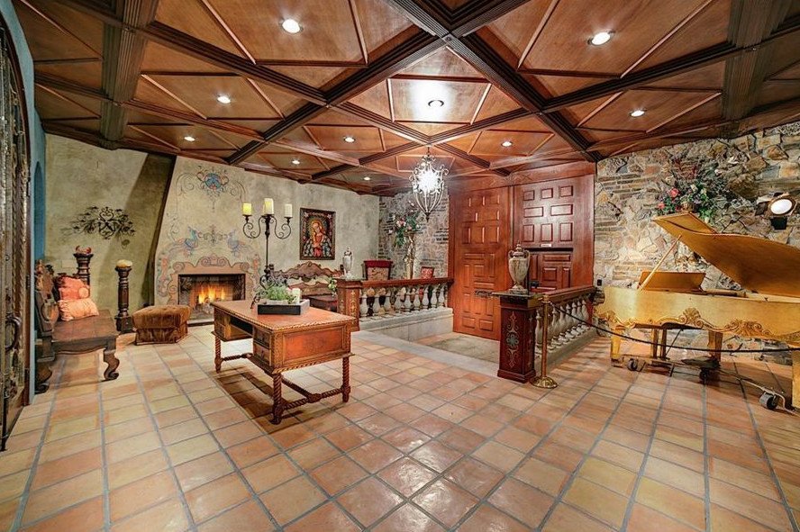 Η βίλα του θρύλου της ποπ Μάικλ Τζάκσον στο Λας Βέγκας βγήκε προς πώληση [εικόνες & βίντεο] | iefimerida.gr 14