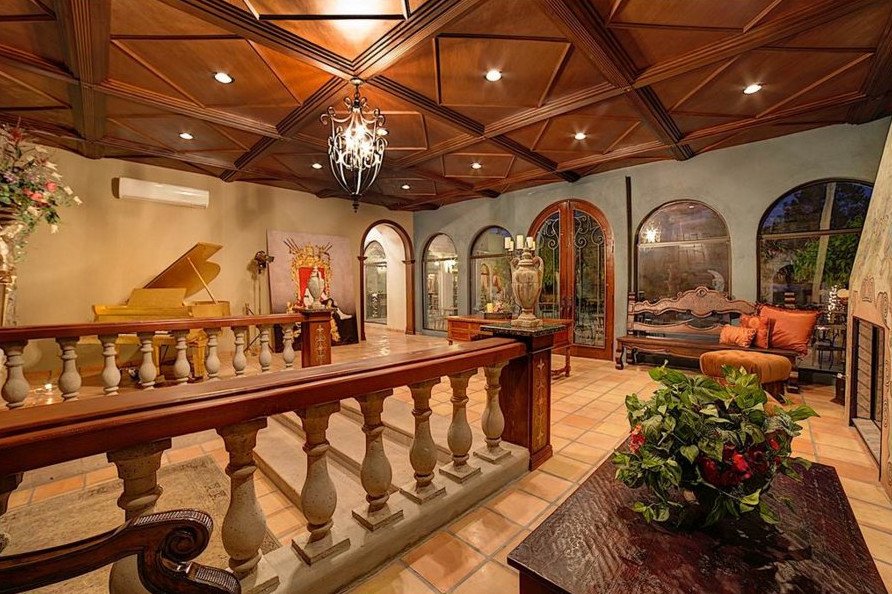 Η βίλα του θρύλου της ποπ Μάικλ Τζάκσον στο Λας Βέγκας βγήκε προς πώληση [εικόνες & βίντεο] | iefimerida.gr 15