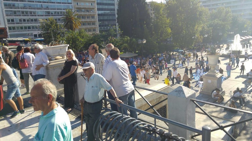 Συγκέντρωση «Παραιτηθείτε» -Χιλιάδες πολίτες στο Σύνταγμα [εικόνες & βίντεο] | iefimerida.gr 15