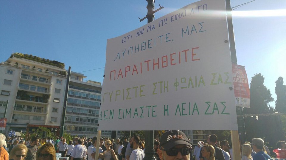 Συγκέντρωση «Παραιτηθείτε» -Χιλιάδες πολίτες στο Σύνταγμα [εικόνες & βίντεο] | iefimerida.gr 11