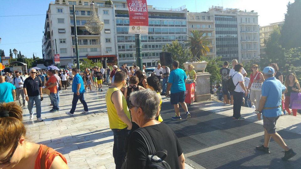 Συγκέντρωση «Παραιτηθείτε» -Χιλιάδες πολίτες στο Σύνταγμα [εικόνες & βίντεο] | iefimerida.gr 17