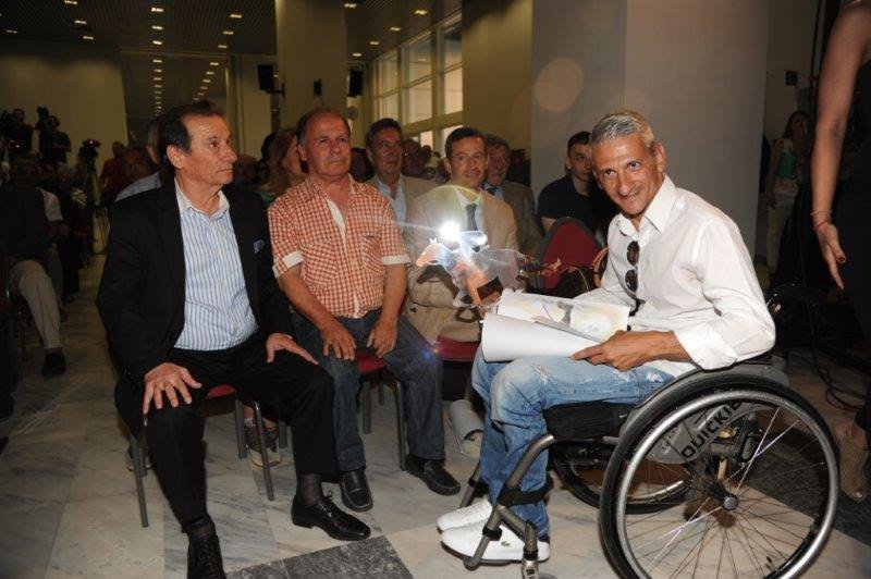 Οι Ιπποδρομίες ΑΕ τιμούν τους αναβάτες θρύλους του ελληνικού ιπποδρόμου | iefimerida.gr 0