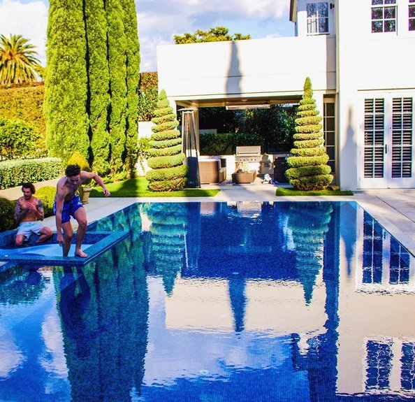 Επάγγελμα, γιος πρωθυπουργού: Η πολυτελής ζωή του Μαξ Κέι [εικόνες] | iefimerida.gr 1