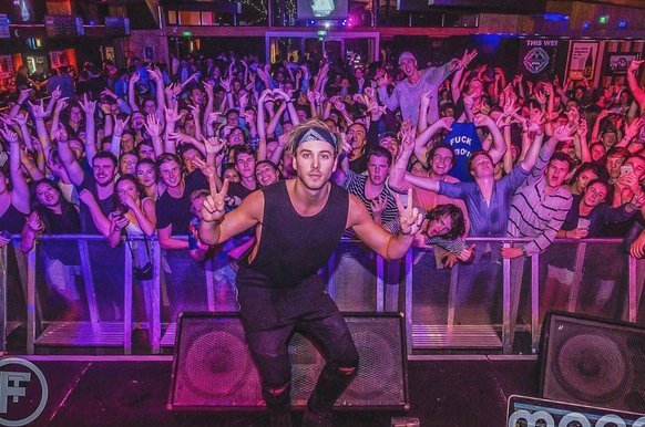 Επάγγελμα, γιος πρωθυπουργού: Η πολυτελής ζωή του Μαξ Κέι [εικόνες] | iefimerida.gr 2