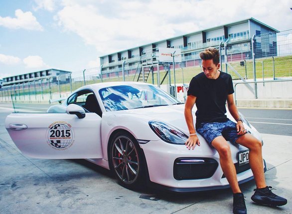 Επάγγελμα, γιος πρωθυπουργού: Η πολυτελής ζωή του Μαξ Κέι [εικόνες] | iefimerida.gr 7