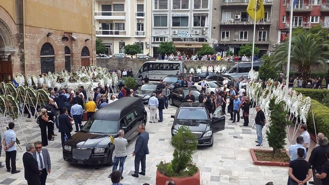 Πλήθος κόσμου στo τελευταίο αντίο στον Αλέξανδρο Χαΐτογλου -Παρών ο Αντώνης Σαμαράς | iefimerida.gr 0