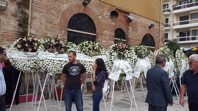 Πλήθος κόσμου στo τελευταίο αντίο στον Αλέξανδρο Χαΐτογλου -Παρών ο Αντώνης Σαμαράς | iefimerida.gr 1