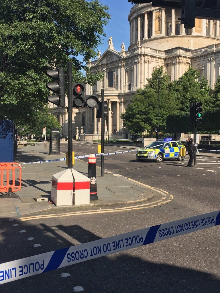 Συναγερμός στο Λονδίνο: Υποπτο πακέτο στο κέντρο, έγινε ελεγχόμενη έκρηξη [εικόνες] | iefimerida.gr 1